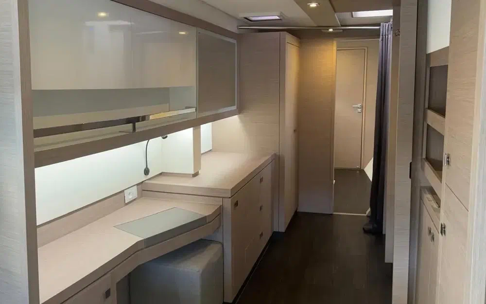 slider 13 Fountaine Pajot Saona 47