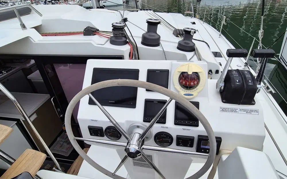slider 6 Fountaine Pajot Saona 47