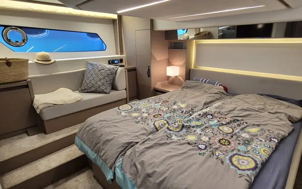 slider 5 Prestige Yachts 460 Fly