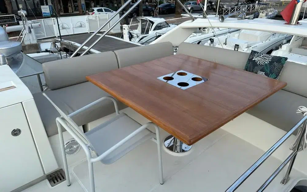 slider 7 Prestige Yachts 460 Fly
