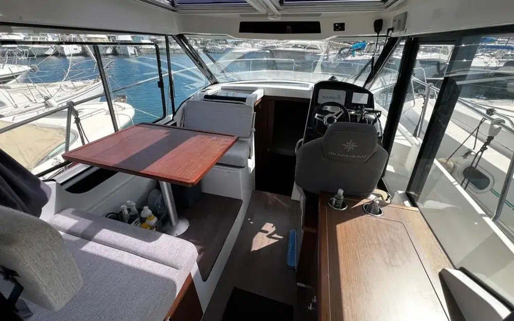 slider 4 Jeanneau Merry Fisher 895