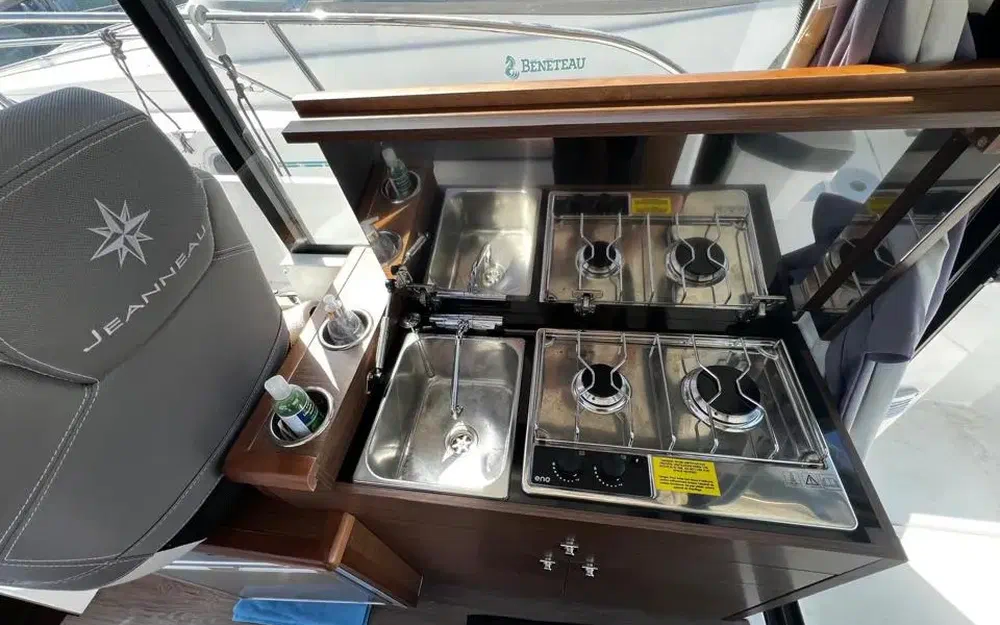 slider 5 Jeanneau Merry Fisher 895