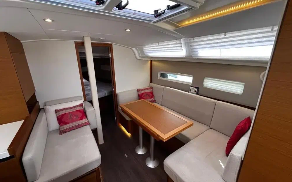 slider 19 Jeanneau Sun Odyssey 410