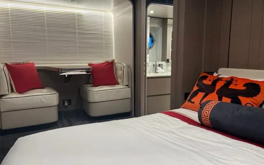 slider 8 Azimut 72 flybridge