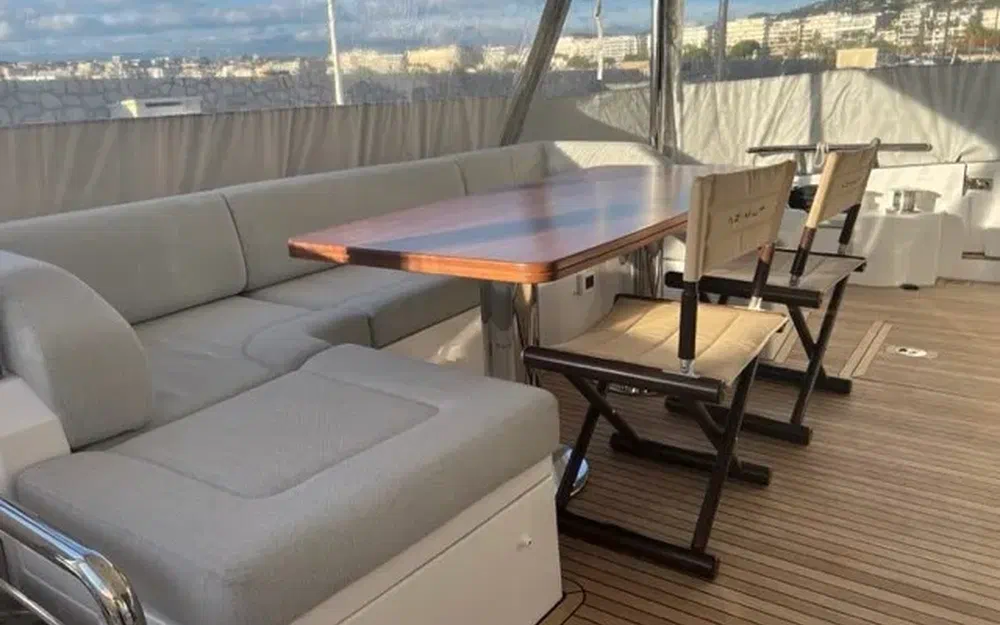 slider 10 Azimut 72 flybridge
