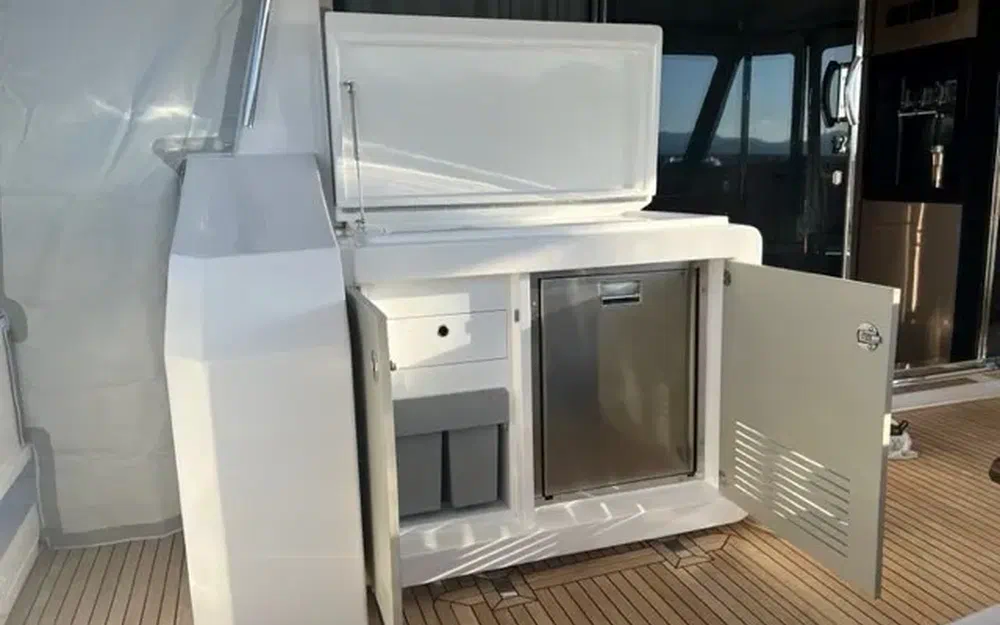 slider 11 Azimut 72 flybridge