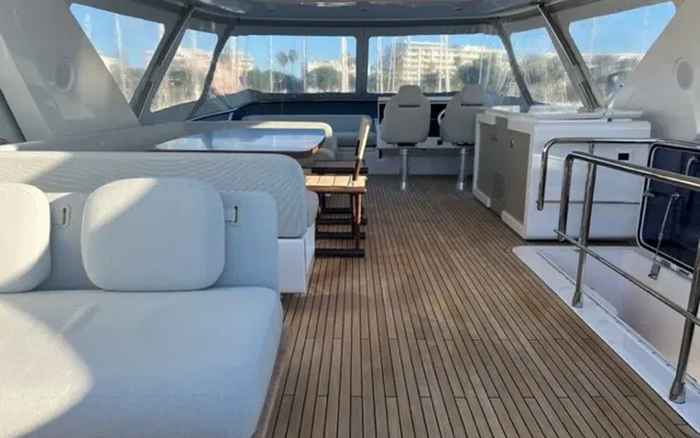 slider 15 Azimut 72 flybridge