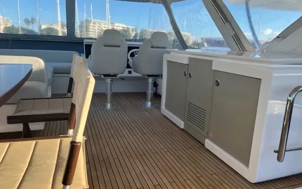 slider 16 Azimut 72 flybridge
