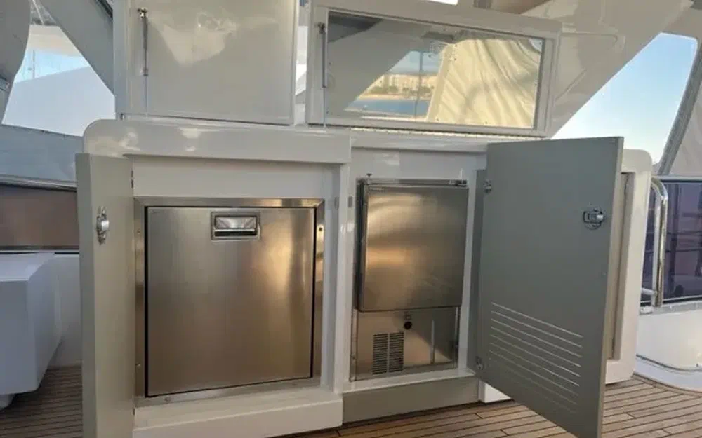 slider 17 Azimut 72 flybridge