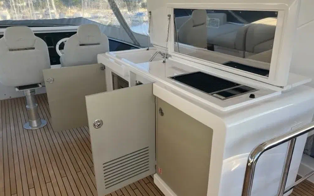 slider 18 Azimut 72 flybridge