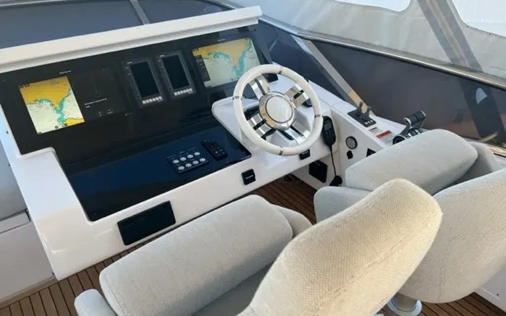 slider 19 Azimut 72 flybridge
