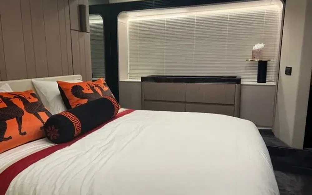 slider 7 Azimut 72 flybridge