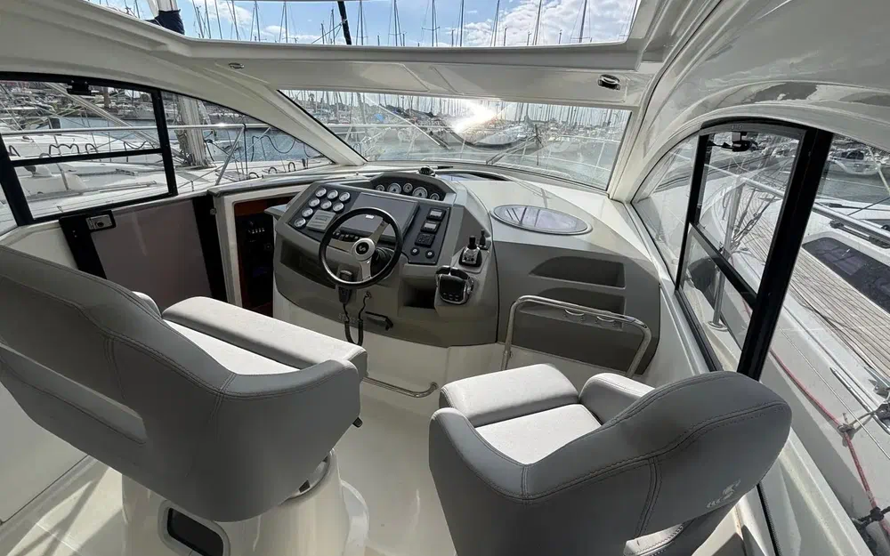 slider 2 Beneteau Gran Turismo 38