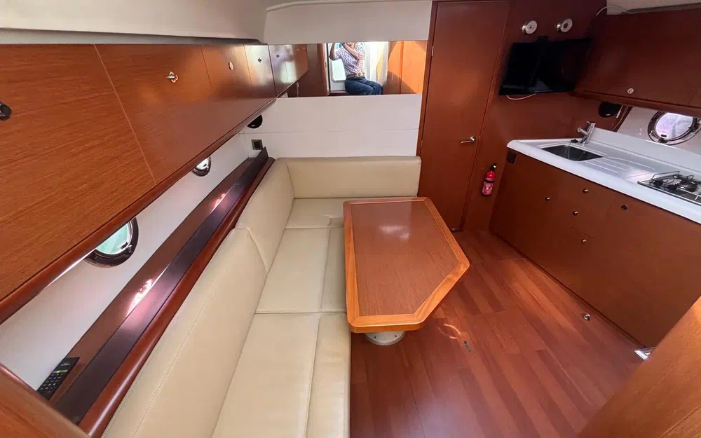 slider 5 Beneteau Gran Turismo 38