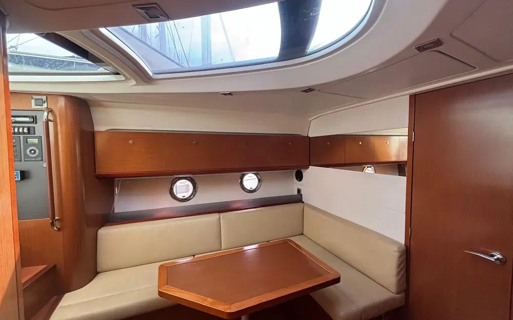 slider 7 Beneteau Gran Turismo 38