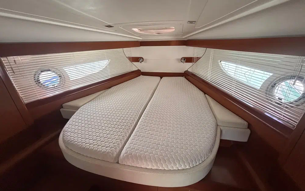 slider 8 Beneteau Gran Turismo 38