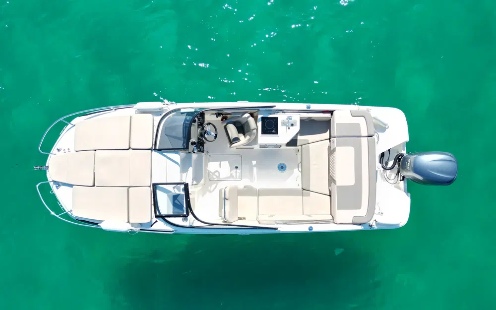 slider 9 Bayliner VR6 Cuddy