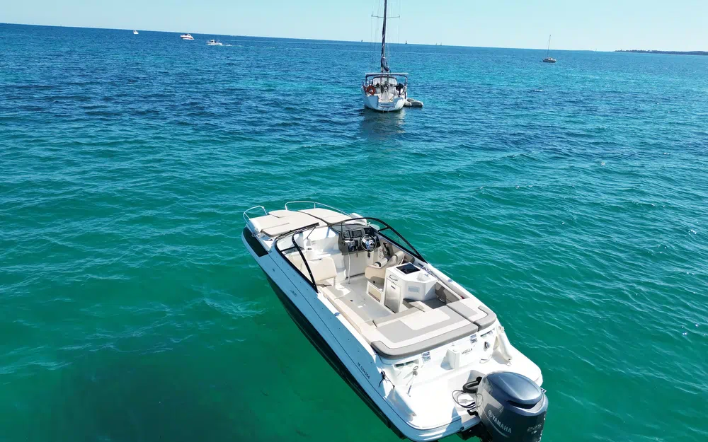 slider 5 Bayliner VR6 Cuddy