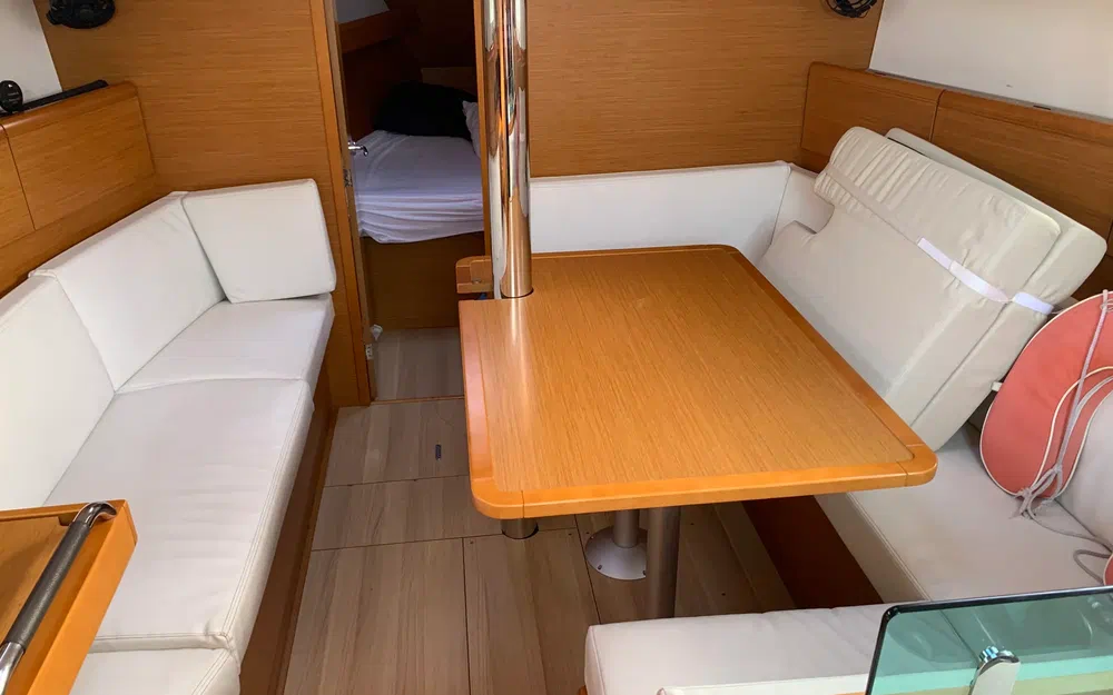 slider 9 Jeanneau Sun Odyssey 389