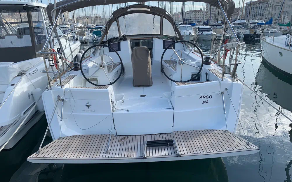 slider 1 Jeanneau Sun Odyssey 389