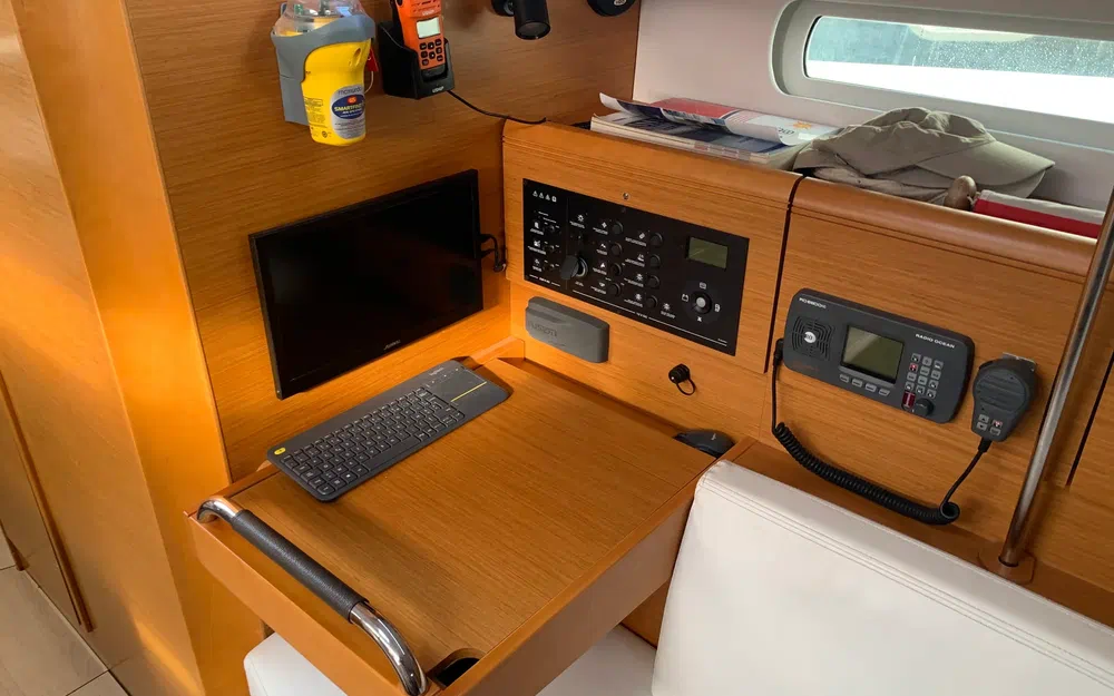 slider 4 Jeanneau Sun Odyssey 389