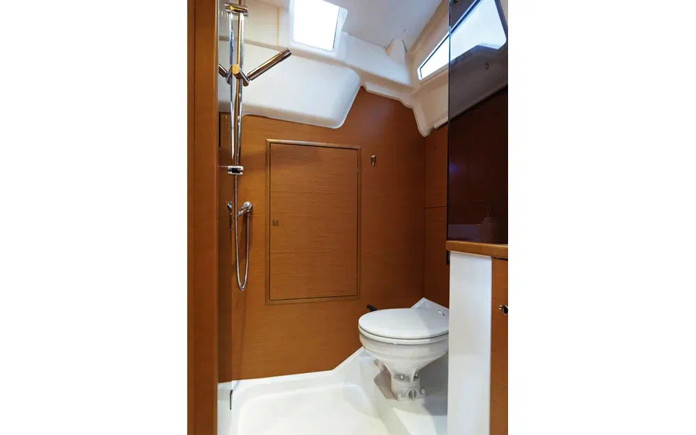 slider 8 Jeanneau Sun Odyssey 389
