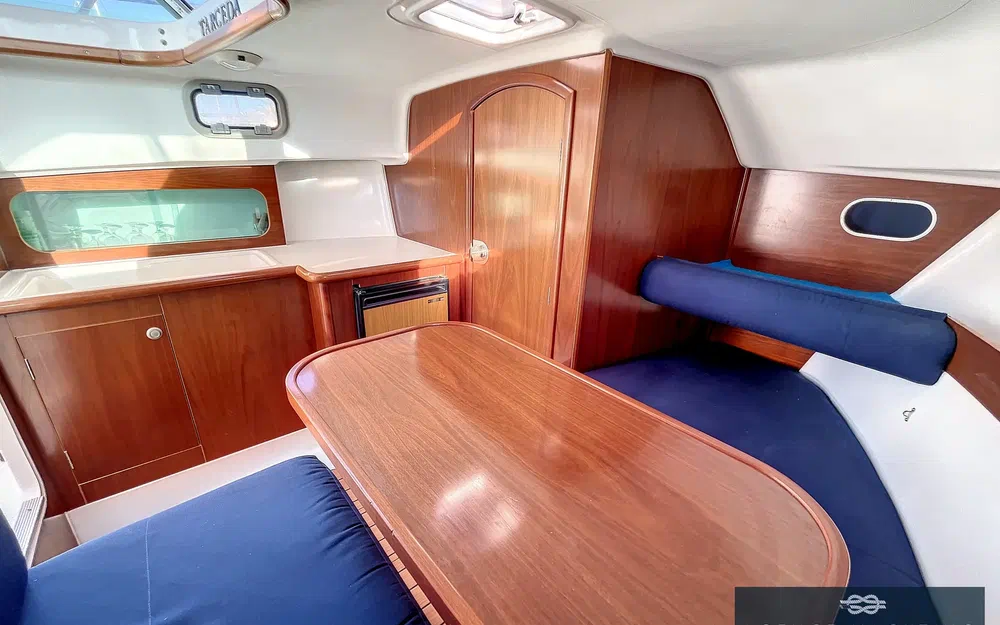slider 15 Beneteau Antares 710
