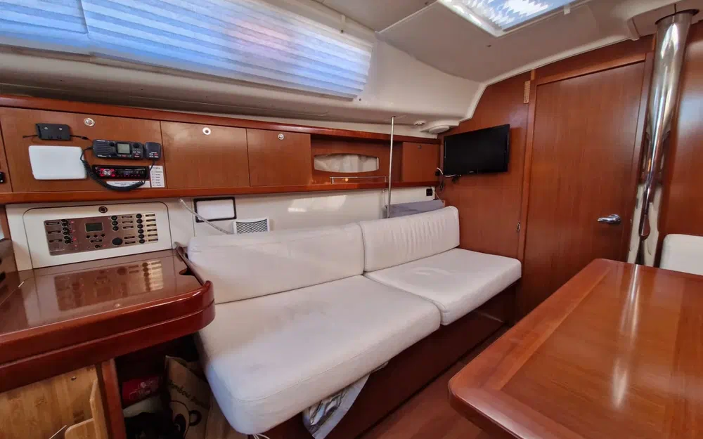 slider 1 Beneteau Oceanis 40