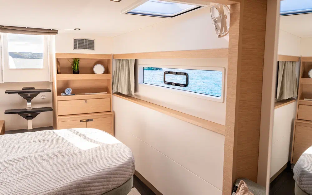 slider 12 Fountaine Pajot Aura 51