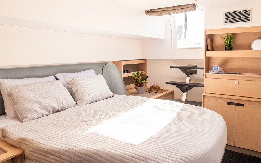 slider 13 Fountaine Pajot Aura 51