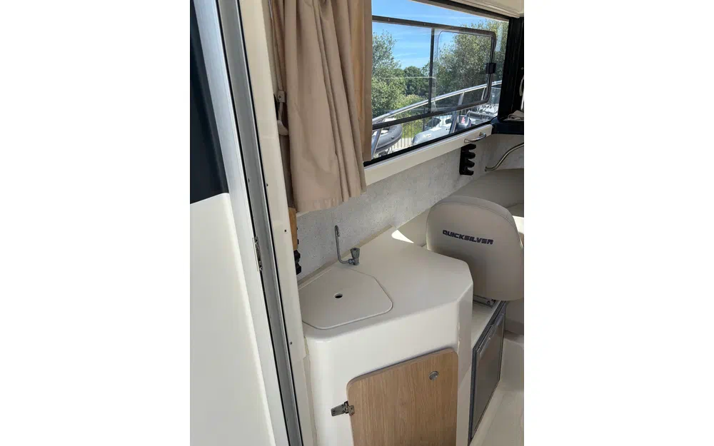 slider 9 Quicksilver 675 PILOTHOUSE