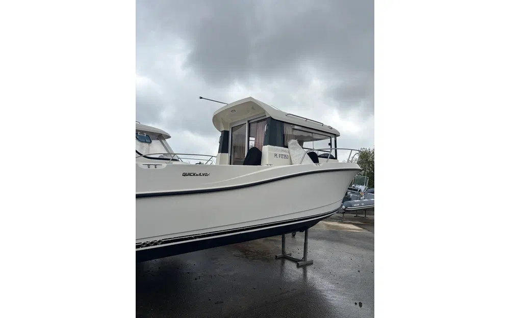 slider 1 Quicksilver 675 PILOTHOUSE