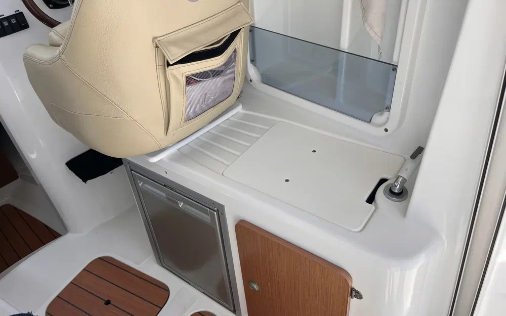 slider 6 Beneteau Antares 750