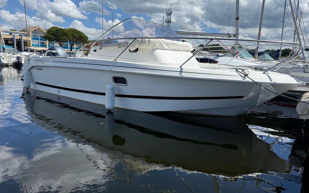 slider 0 B2 Marine 652 Cabine cruiser Dark Line