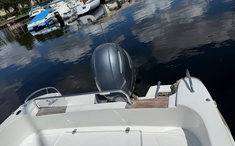 slider 4 B2 Marine 652 Cabine cruiser Dark Line