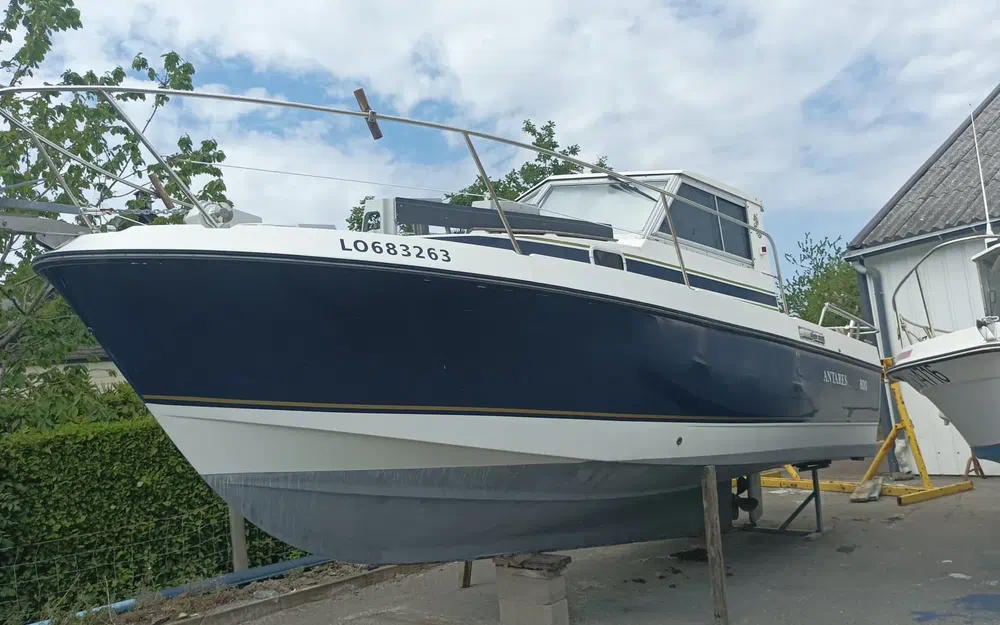 slider 1 Beneteau Antares 800