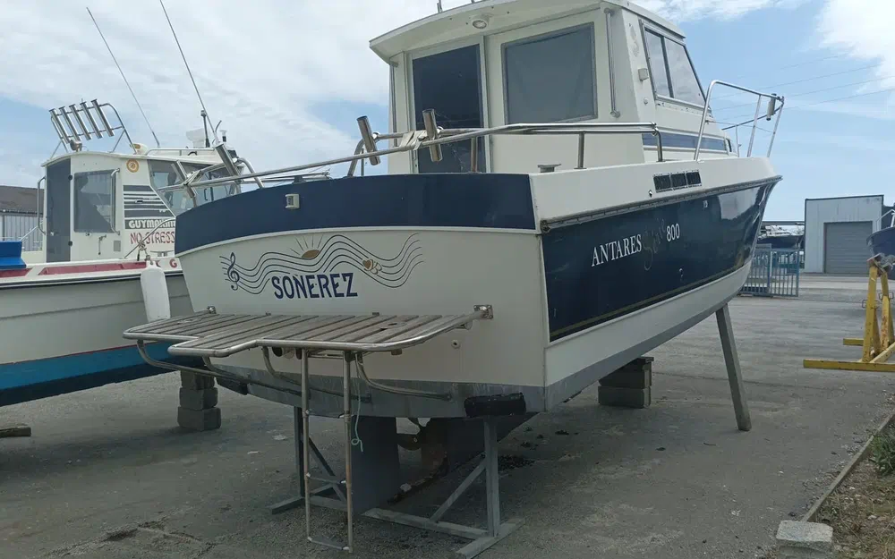 slider 2 Beneteau Antares 800