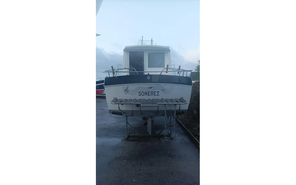 slider 3 Beneteau Antares 800
