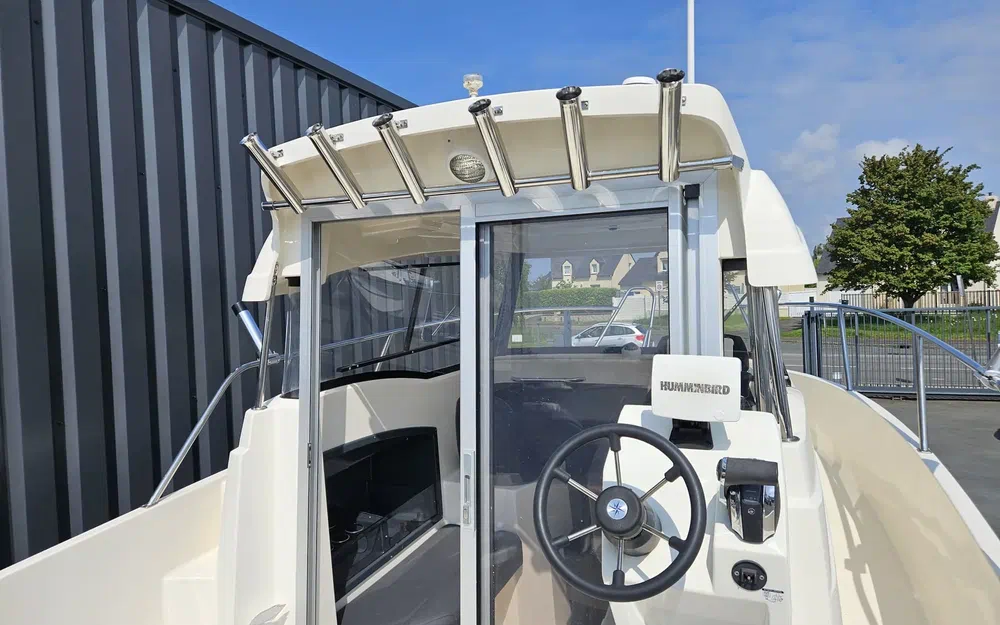 slider 9 Parker 660 Pilothouse