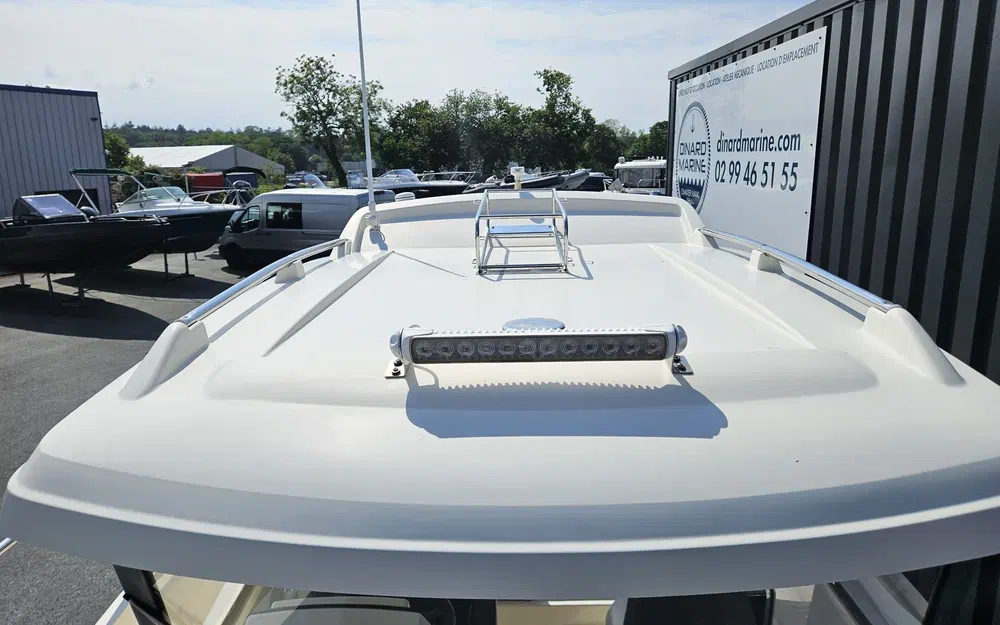 slider 11 Parker 660 Pilothouse