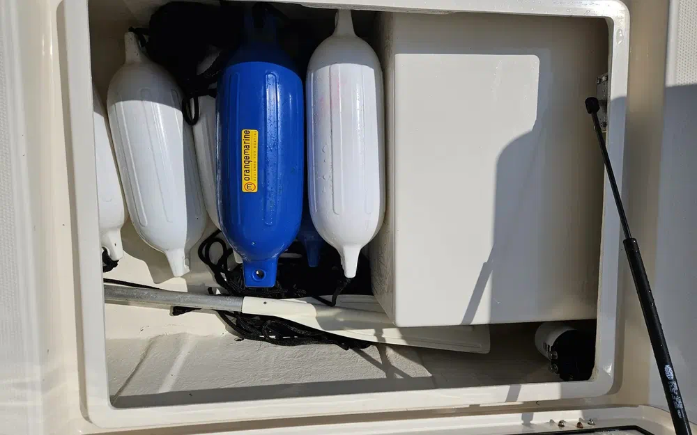 slider 13 Parker 660 Pilothouse