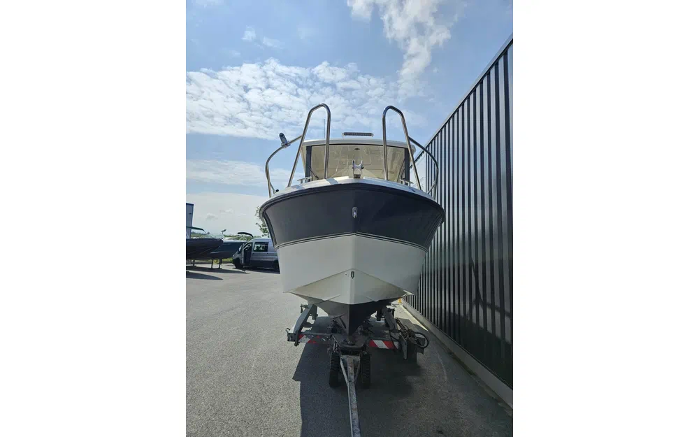 slider 16 Parker 660 Pilothouse