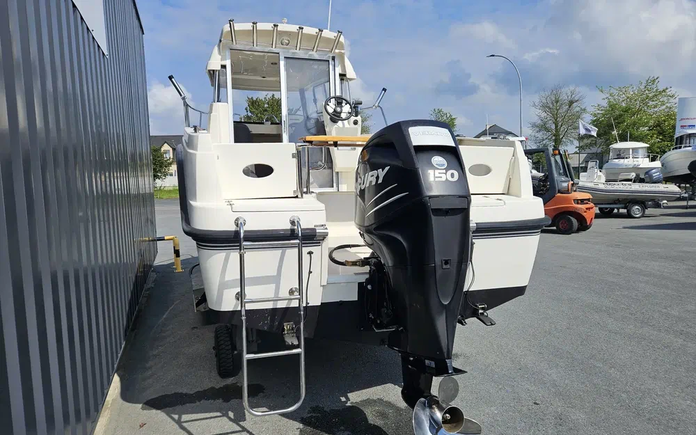 slider 2 Parker 660 Pilothouse