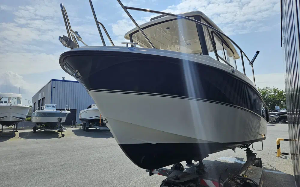 slider 4 Parker 660 Pilothouse