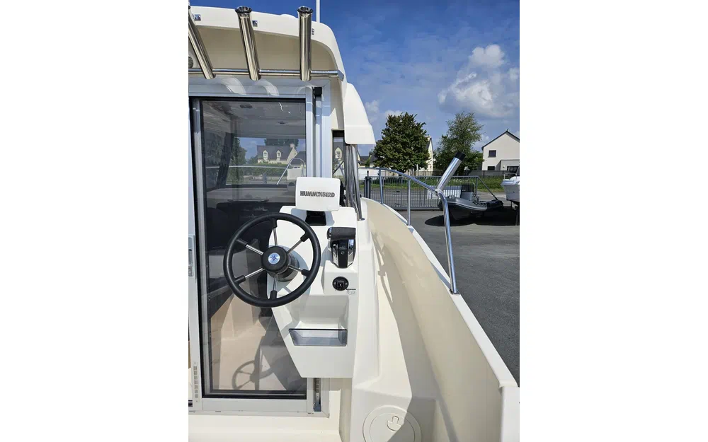slider 8 Parker 660 Pilothouse
