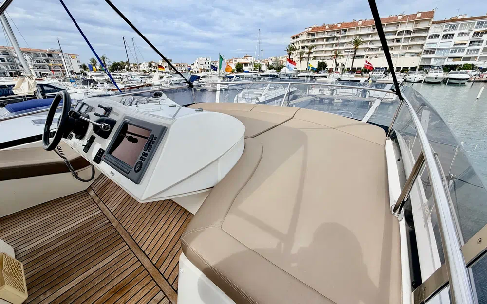slider 18 Jeanneau Prestige 50 Fly