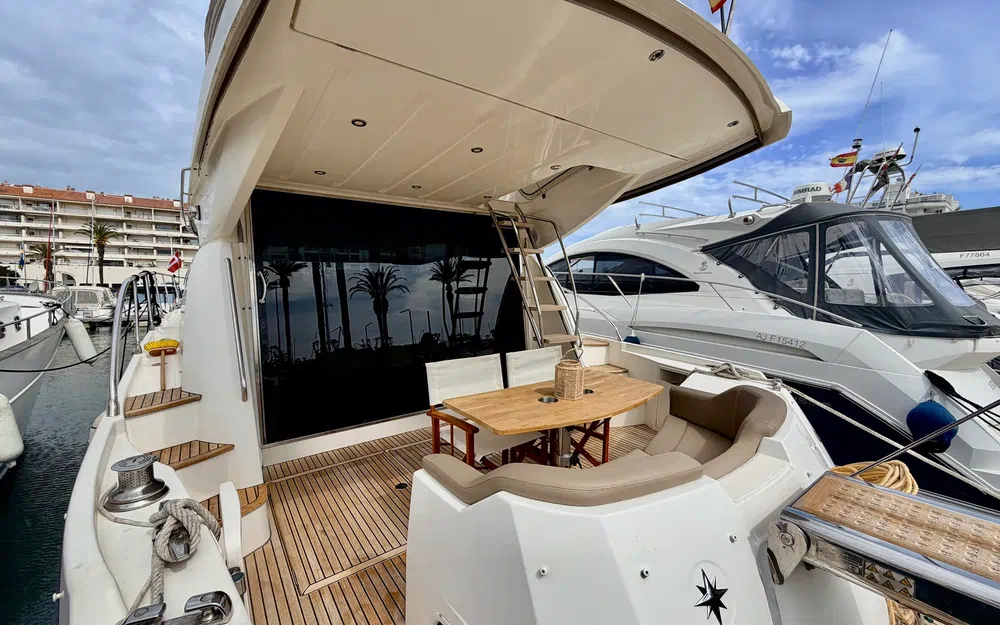 slider 6 Jeanneau Prestige 50 Fly