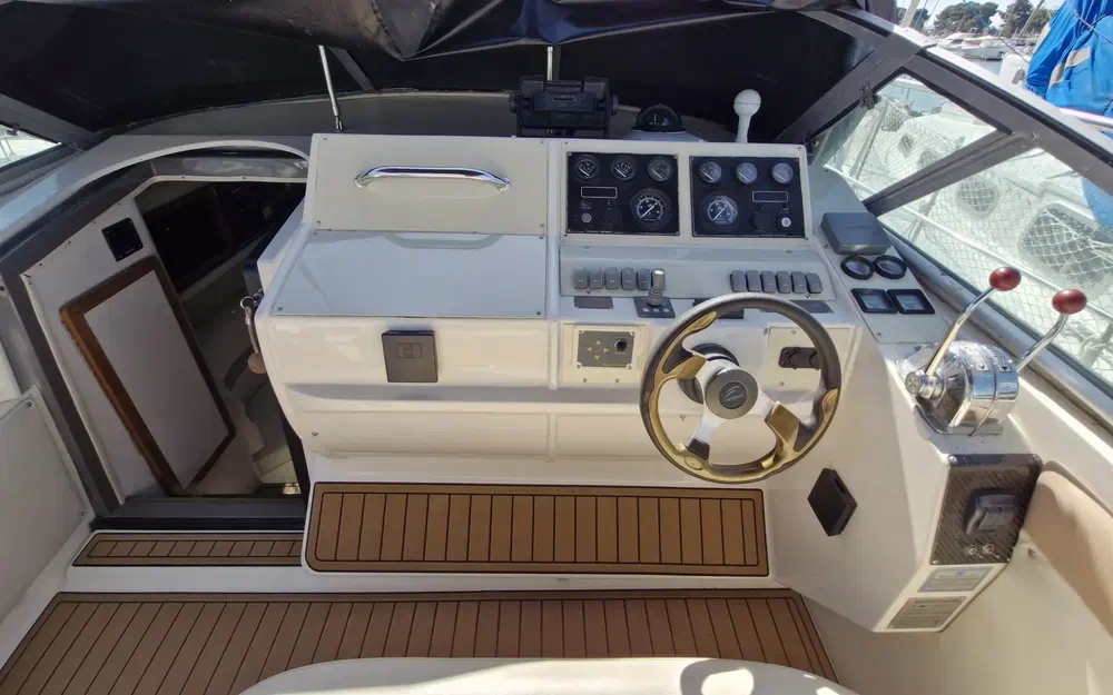 slider 10 Cruisers Yachts 3070 Rogue
