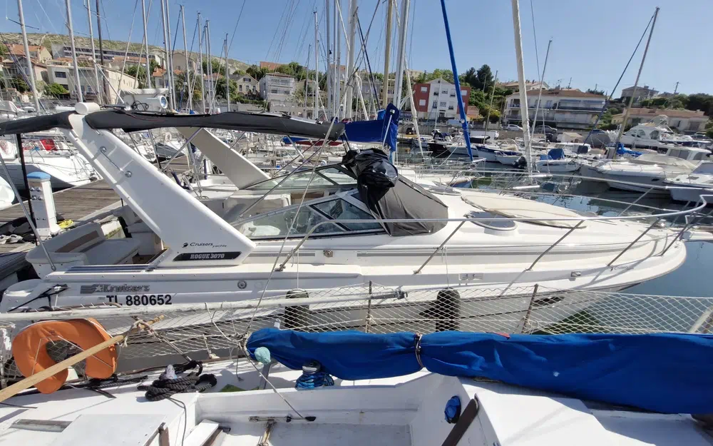 slider 2 Cruisers Yachts 3070 Rogue