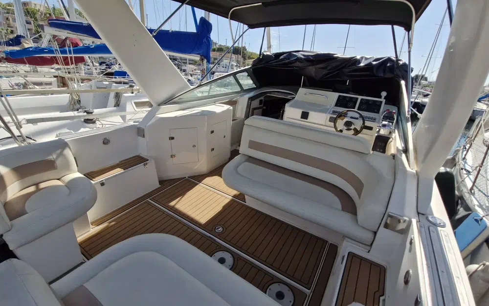 slider 6 Cruisers Yachts 3070 Rogue